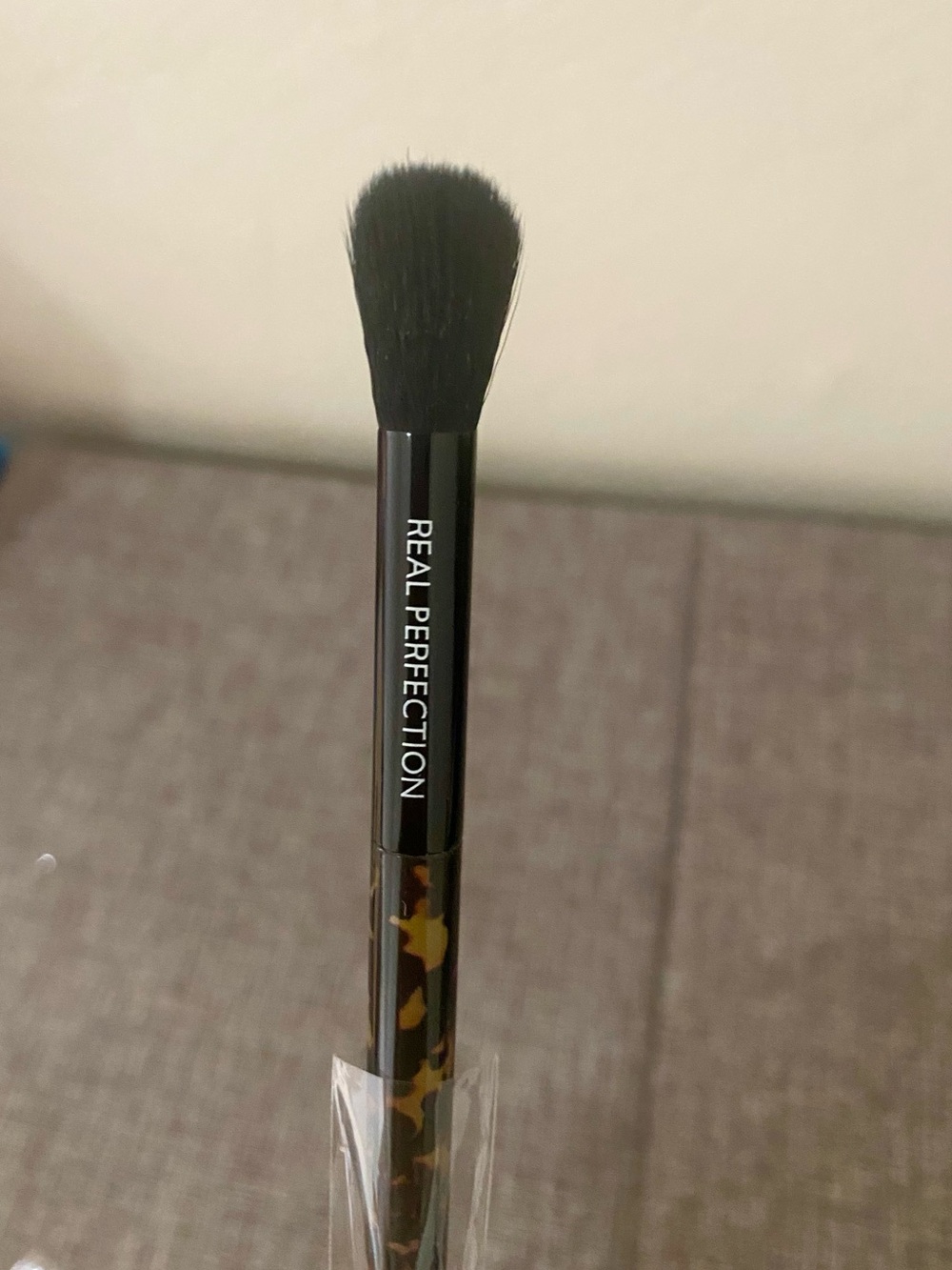 NIP Eye shadow brush with tortoise shell stem. From Real Perfection